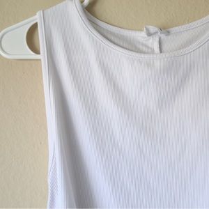 Ribbed tank top with open back and lace up waist